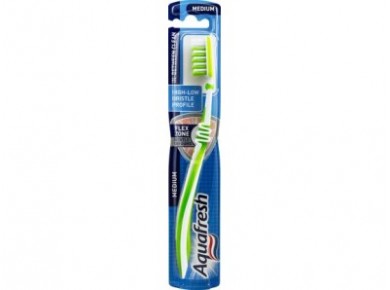 Зубная щетка AQUAFRESH inbetween, средняя жесткость