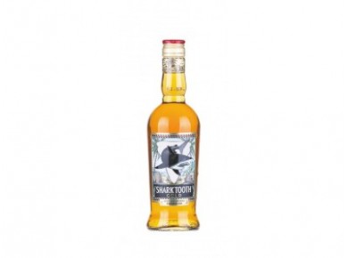 Напиток ромовый SHARK TOOTH Gold, 0,5л